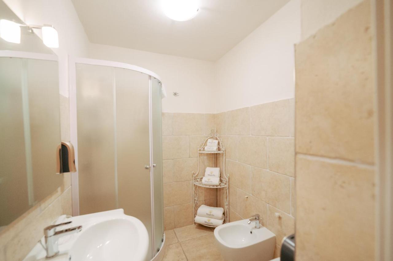 Magnolia Bed & Breakfast Гроталие Екстериор снимка